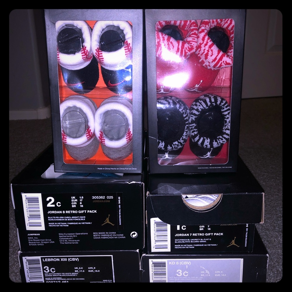 4 pairs baby Nike shoes & 4 pairs of booties